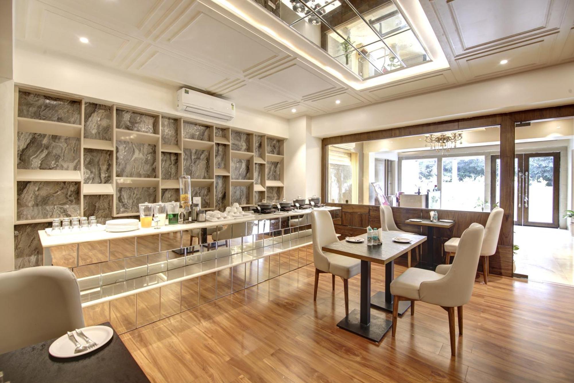 Marks Hotel & Banquet Noida Ngoại thất bức ảnh